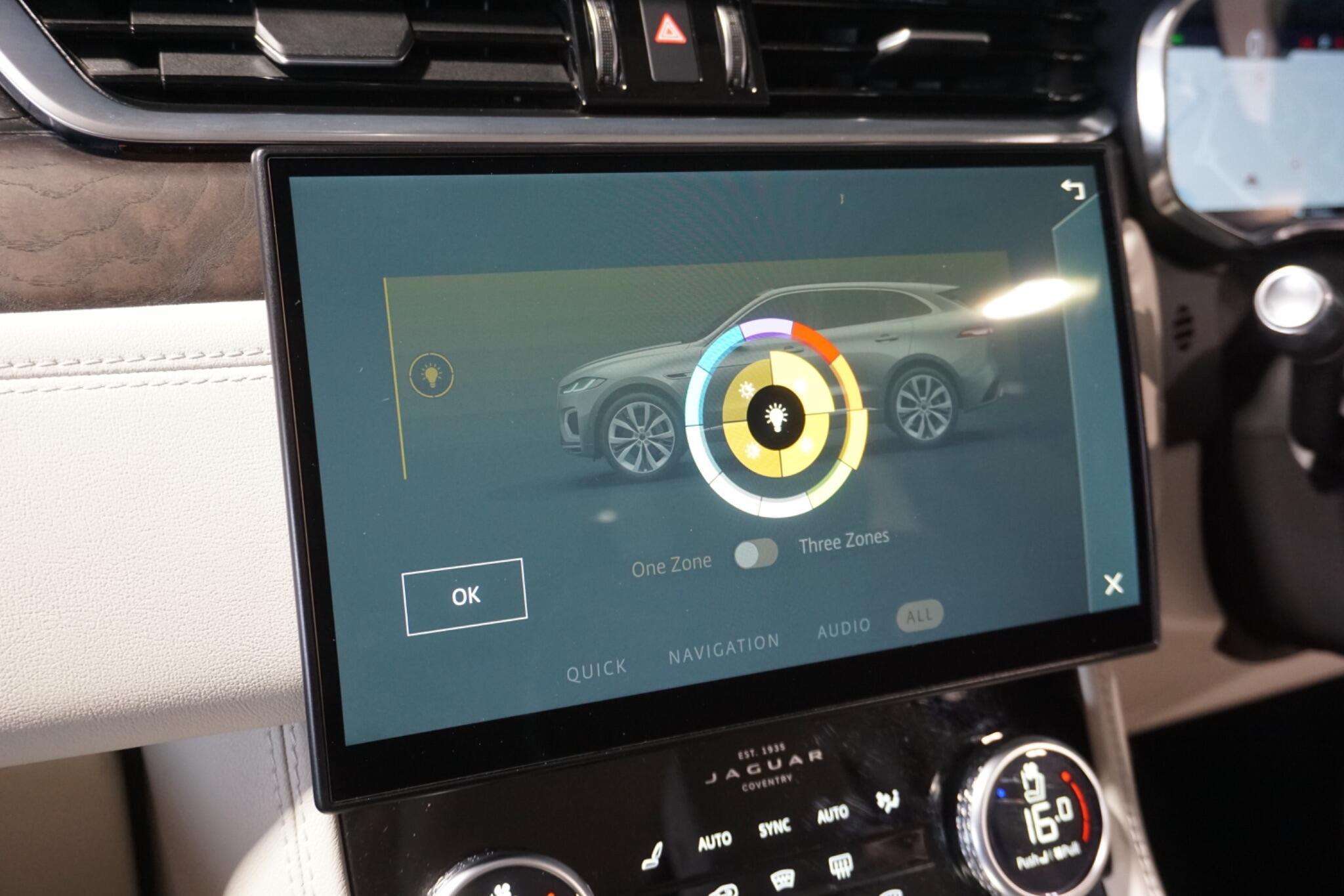Jaguar F-PACE 3.0 D300 MHEV R-Dynamic SE SUV 5dr Diesel Auto AWD Euro 6 (s/s) (300 ps)